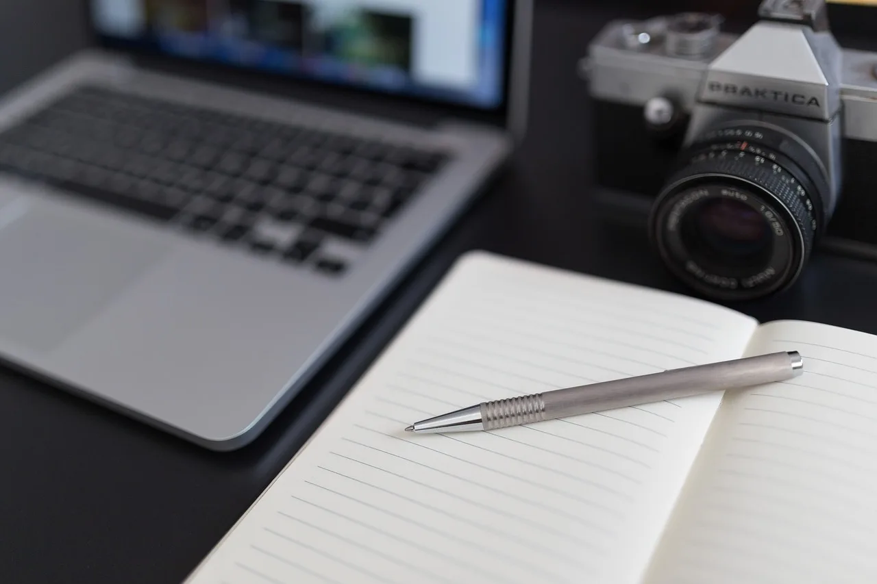 notepad, notebook, pen, camera, dslr, photography, macbook, laptop, computer, technology, business, office, desk, working, creative, gray business, gray computer, gray office, gray technology, gray laptop, gray work, gray camera, gray desk, gray company, gray photography, gray creative