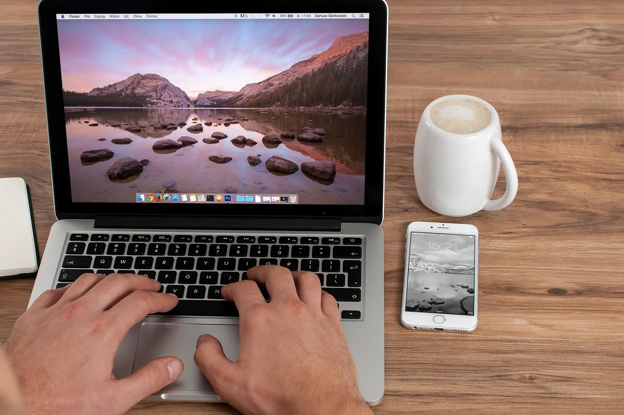 office, freelancer, computer, business, work, laptop, creative, iphone, macbook, apple inc, notebook, mobile, tablet, workplace, job, coffee, web, phone, coffee cup, technology, device, screen, typing, working, desk, cup, mug